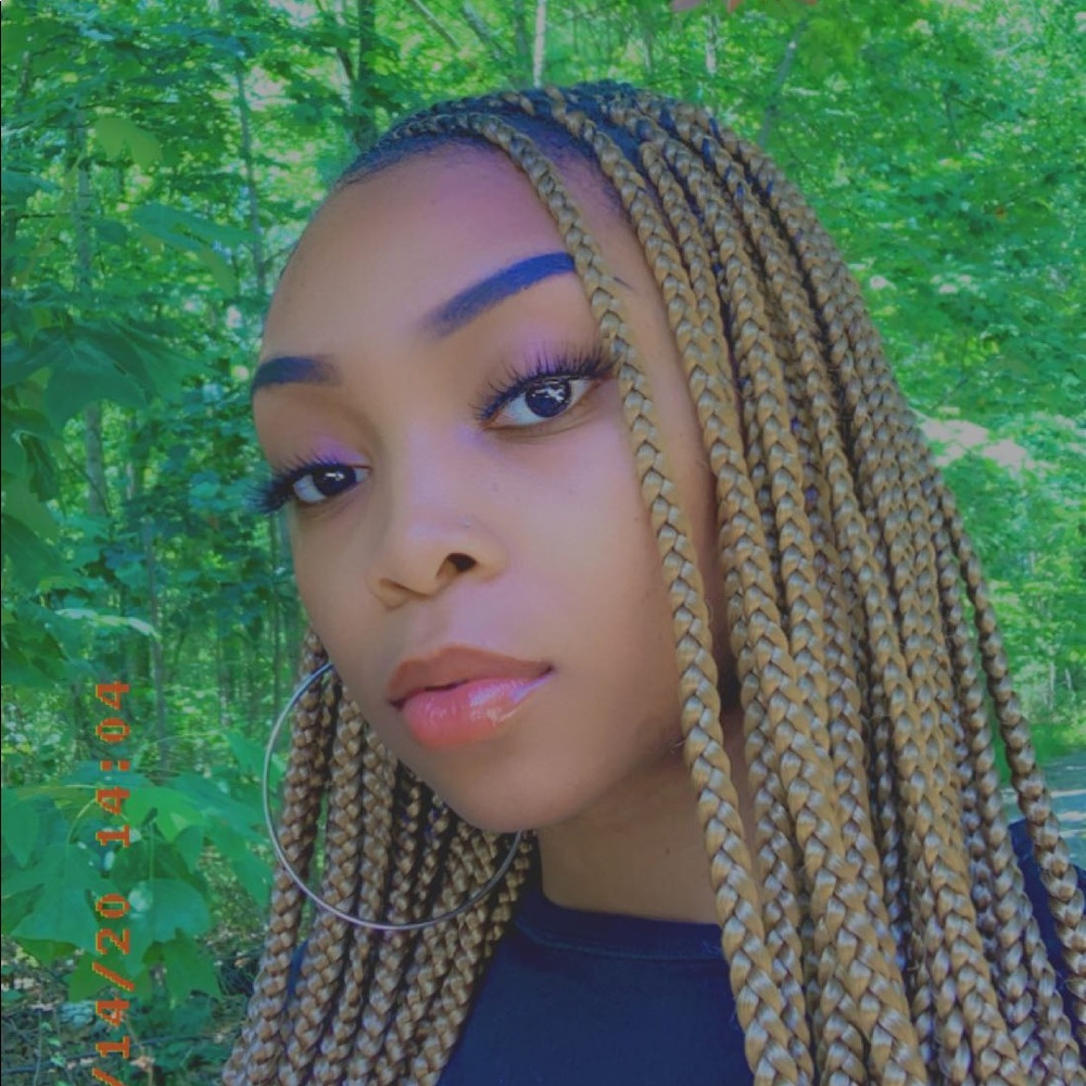 Meet your Posher, Tia